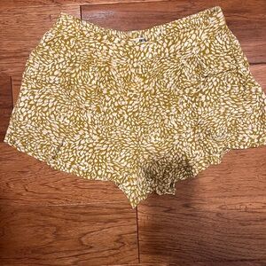 Stylish Women's Yellow Patterned Shorts